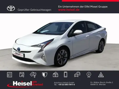 Käytetty Toyota Prius Executive 122 HP (89 kW) 2016 Valkoinen Sedan