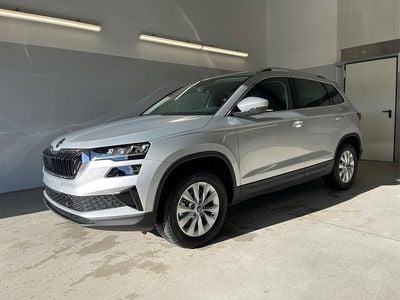 [8e8e] brillantsilber metallic [8e8e] brillantsilber metallic Neu 2025 Skoda Karoq Selection SUV | 39.680 € (Fairer Preis)