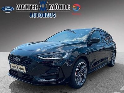 Obsidianschwarz metallic Gebraucht 2022 Ford Focus ST-Line Kombi | 20.300 € (Fairer Preis)