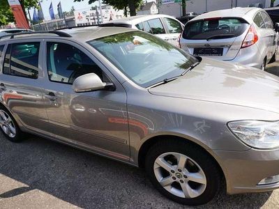 Gebraucht Skoda Octavia Ambition 105 PS (77 kW) 2013 Cappuccinobeige Kombi