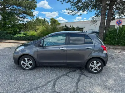 Gebraucht Toyota Yaris Edition 99 PS (72 kW) 2011 Grau Kleinwagen