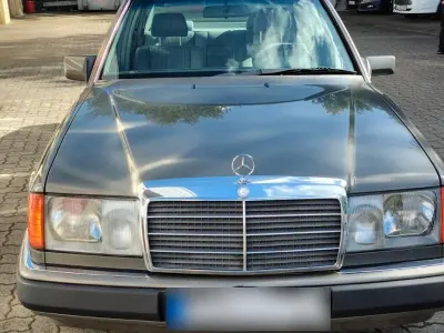 Brugt Mercedes E320 220 HK (161 kW) 1993 Grå Sedan