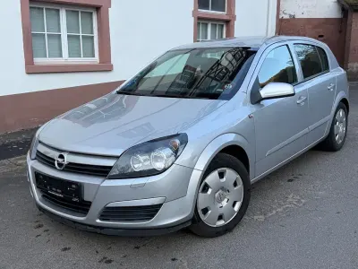 Usata Opel Astra Edition 105 CV (77 kW) 2004 Argento Berlina