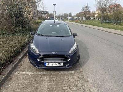 Gebraucht Ford Fiesta Ambiente 60 PS (44 kW) 2013 Blau Kleinwagen
