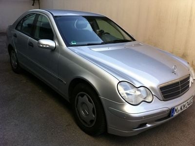 Używany Mercedes C200 222 KM (163 kW) 2003 Srebrny Sedan/Limuzyna