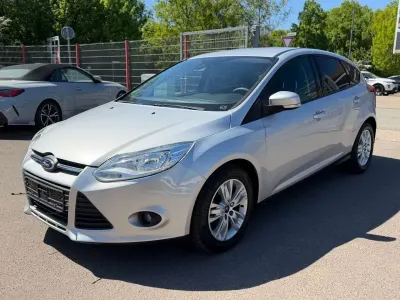 Gebraucht Ford Focus Trend 116 PS (85 kW) 2012 Polarsilber metallic Limousine