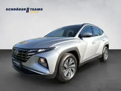 Gebraucht Hyundai Tucson Select 136 PS (100 kW) 2023 Shimmering silver SUV