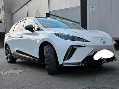 Begagnad MG MG4 EV 319 kW (435 HK) 2023 Vit Halvkombi