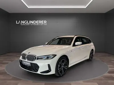 Gebraucht BMW 330e M Sport 292 PS (214 kW) 2023 Alpinweiss iii Kombi