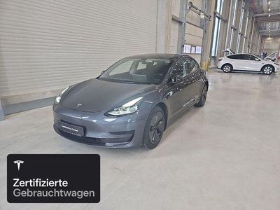 Midnight silver metallic Gebraucht 2021 Tesla Model 3 RWD Limousine | 26.900 € (Etwas zu teuer)