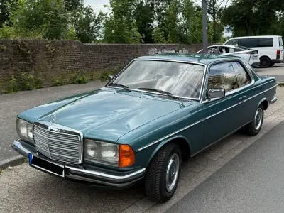 Gebraucht Mercedes 230 136 PS (100 kW) 1980 Andere farben Coupé