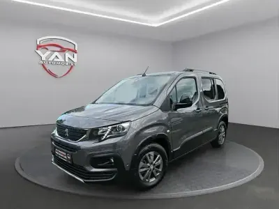 Gebraucht Peugeot Rifter Allure 131 PS (96 kW) 2023 Grau Van / Kleinbus