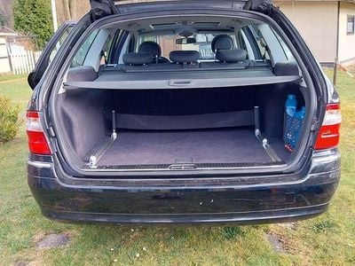 Mercedes E200