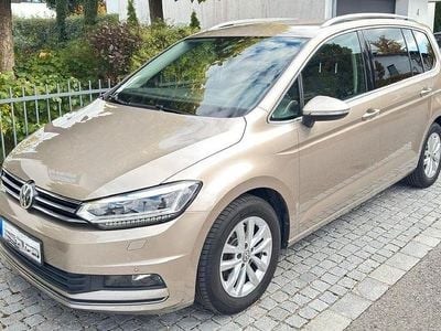 Beige Gebraucht 2018 VW Touran Highline Van / Kleinbus | 17.500 € (Guter Preis)