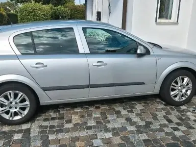 Używany Opel Astra 106 KM (77 kW) 2005 Szary Hatchback