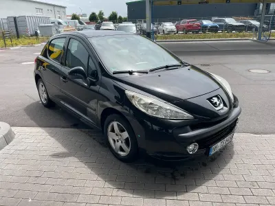 Gebraucht Peugeot 207 Urban Move 95 PS (69 kW) 2009 Schwarz Limousine