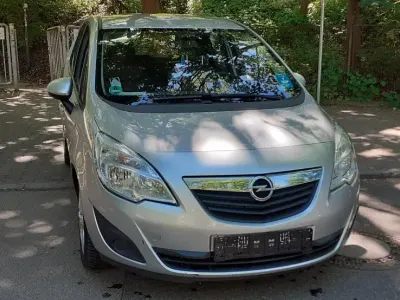 Gebraucht Opel Meriva Edition 101 PS (74 kW) 2010 Silber Van / Kleinbus