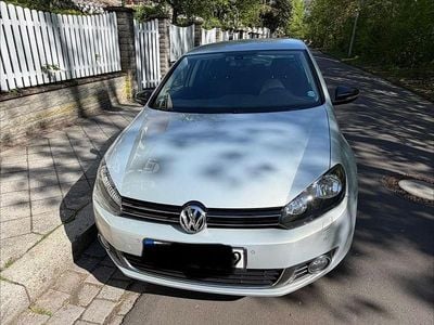 Usata VW Golf VI Style 105 CV (77 kW) 2011 Argento Utilitaria