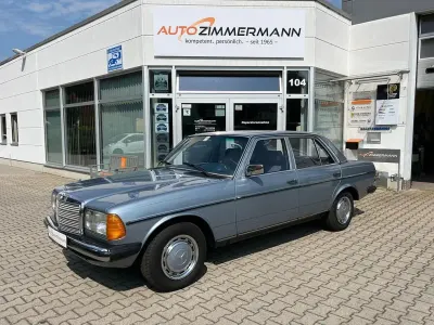 Gebraucht Mercedes 200 109 PS (80 kW) 1982 Blau Limousine