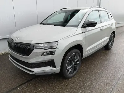 Neu Skoda Karoq SportLine 150 PS (110 kW) 2026 Graphitgrau metallic SUV