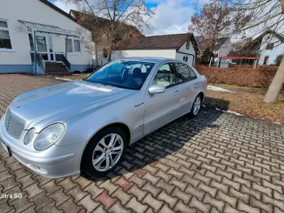 Second-hand Mercedes E220 150 CP (110 kW) 2002 Argintiu Berlinǎ