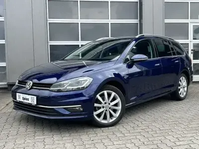 Gebraucht VW Golf VII Highline 125 PS (91 kW) 2017 Atlantic blue metallic Kombi