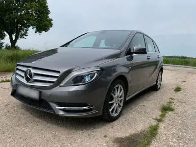 Gebraucht Mercedes B180 109 PS (80 kW) 2012 Grau Van / Kleinbus