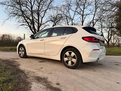 Gebraucht BMW 118 Advantage 136 PS (100 kW) 2021 Weiß Kleinwagen