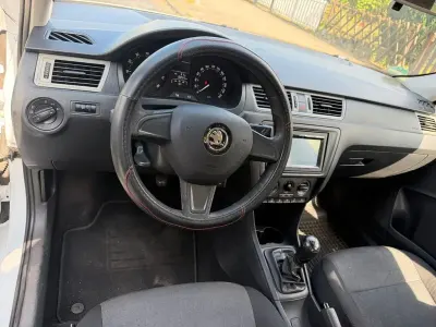 Gebraucht Skoda Rapid Drive 105 PS (77 kW) 2015 Weiß Kleinwagen