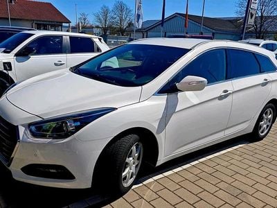 Gebraucht Hyundai i40 Trend 141 PS (103 kW) 2016 Weiß Kombi