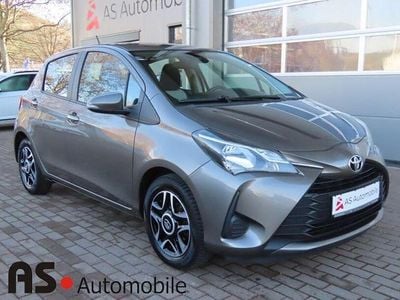 Gebraucht Toyota Yaris Basis 111 PS (81 kW) 2020 Gray metallic Kleinwagen