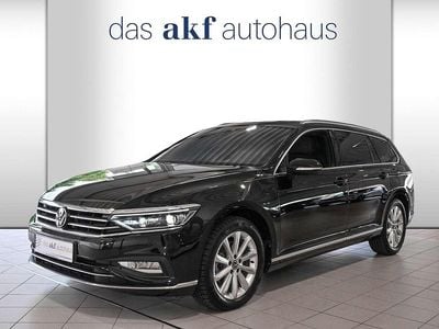 Deep black perleffekt Gebraucht 2024 VW Passat Elegance Kombi | 36.750 € (Fairer Preis)