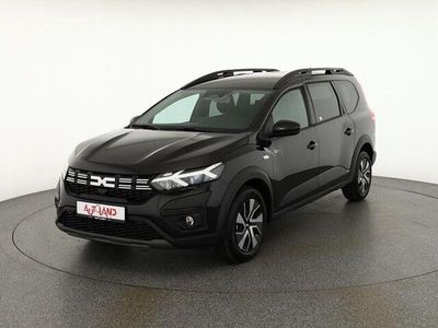 Neu Dacia Jogger Expression 110 PS (80 kW) 2025 Grün Van / Kleinbus