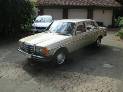 Gebraucht Mercedes E230 136 PS (100 kW) 1983 Grün Limousine