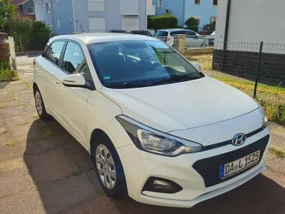 Gebraucht Hyundai i20 Pure 75 PS (55 kW) 2018 Weiß Limousine