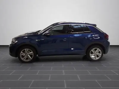 Gebraucht VW T-Roc R-line 150 PS (110 kW) 2025 Lapiz blue metallic (metallic) SUV
