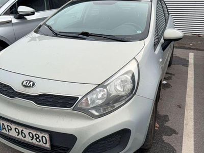 Gebraucht Kia Rio Attract 75 PS (55 kW) 2014 Beige Limousine