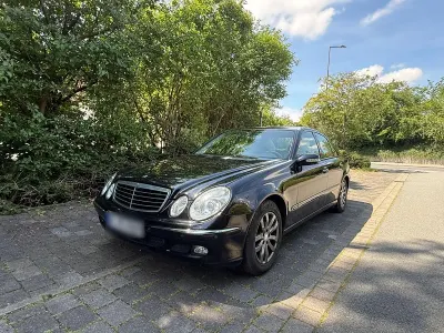 Gebraucht Mercedes E240 176 PS (129 kW) 2005 Schwarz Limousine