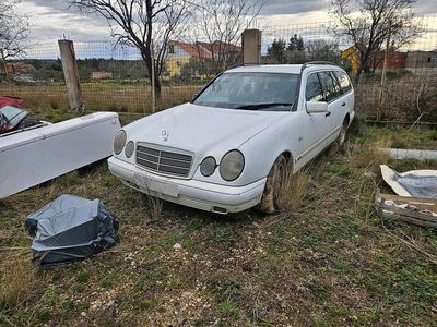 Gebraucht Mercedes E290 120 PS (88 kW) 1996 Kombi