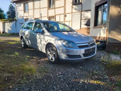 Używany Opel Astra 105 KM (77 kW) 2005 Srebrny Sedan/Limuzyna