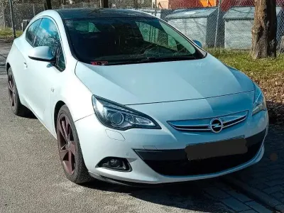 Używany Opel Astra GTC 165 KM (121 kW) 2012