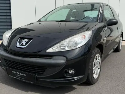 Gebraucht Peugeot 206 60 PS (44 kW) 2010 Schwarz Limousine