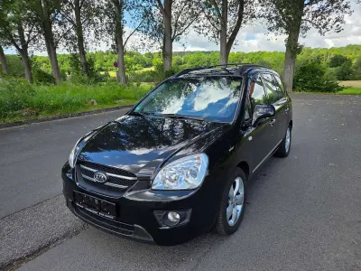 Gebraucht Kia Carens EX 140 PS (102 kW) 2009 Cassisschwarz met. Van / Kleinbus