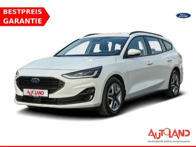 Używany Ford Focus Cool & Connect 120 KM (88 kW) 2022 Biały Sedan/Limuzyna