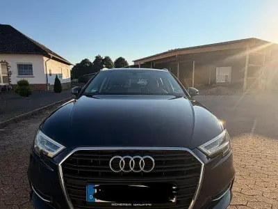Gebraucht Audi A3 Design 150 PS (110 kW) 2018 Blau Limousine