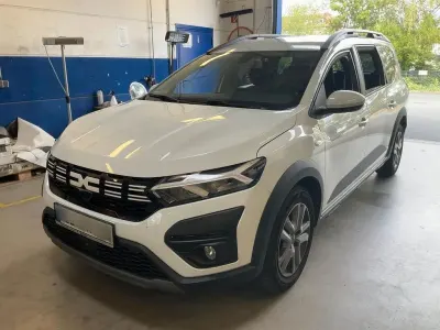 Gebraucht Dacia Jogger Expression 101 PS (74 kW) 2023 Weiß Van / Kleinbus