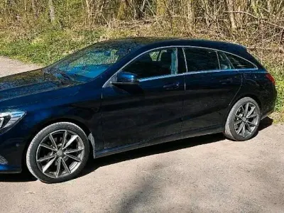 Gebraucht Mercedes CLA180 Shooting Brake 122 PS (89 kW) 2017 Blau Kombi