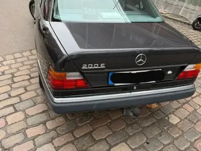 Gebraucht Mercedes 200 118 PS (86 kW) 1989 Grau Limousine