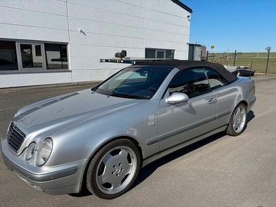 Usata Mercedes CLK320 Elegance 218 CV (160 kW) 1999 Argento Cabrio