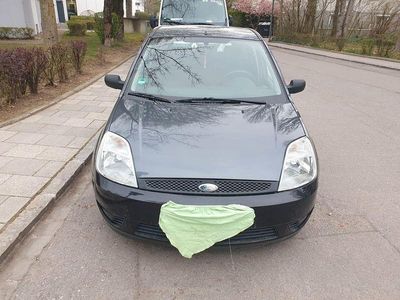 Gebraucht Ford Fiesta Ambiente 69 PS (50 kW) 2004 Grau Kleinwagen
